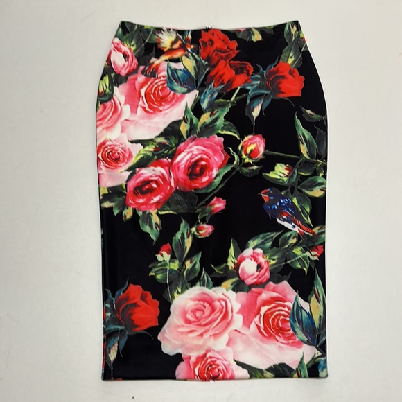 FLORAL TANGO MIDI SKIRT IN ROSES PRINT WITH BACK SLIT BACK ZIPPER - Picture 2 of 9